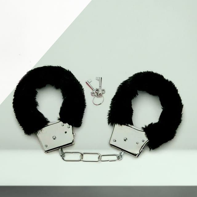 Fashionable Wristband Accessory_img_11